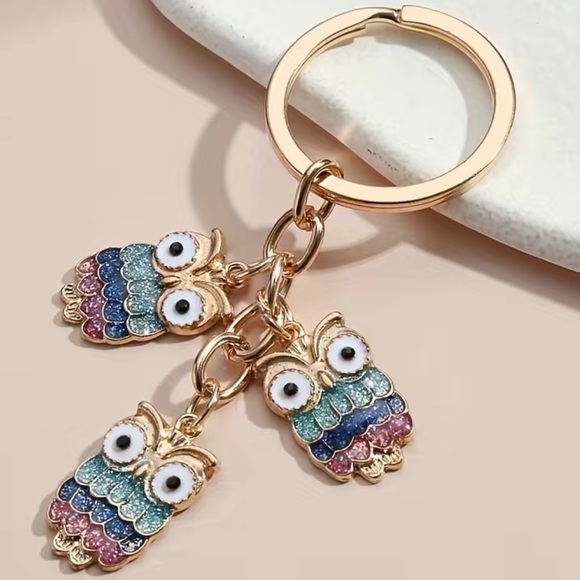 New Owl Multi-colored Rhinestone Keychain - Picture 6 of 6